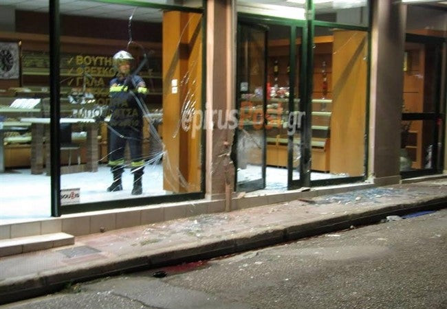 Γιάννενα: Απίθανο τροχαίο με μηχανή να μπαίνει σε φούρνο (εικόνες)